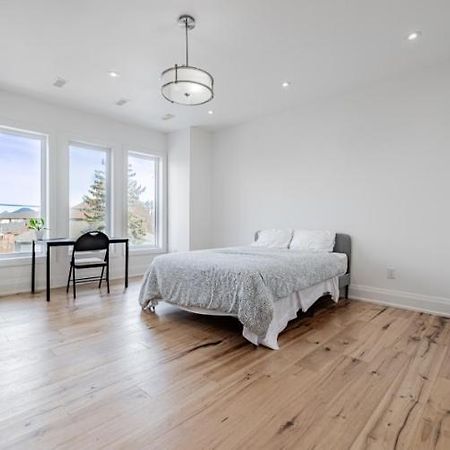 Executive Room In Toronto Next To Yorkdale Shopping Centre エクステリア 写真