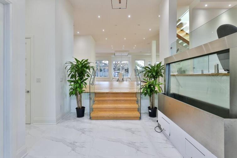 Executive Room In Toronto Next To Yorkdale Shopping Centre エクステリア 写真