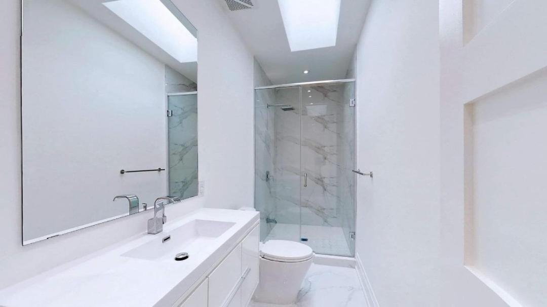 Executive Room In Toronto Next To Yorkdale Shopping Centre エクステリア 写真